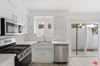 825 S Detroit St in Los Angeles, CA - Building Photo - Building Photo