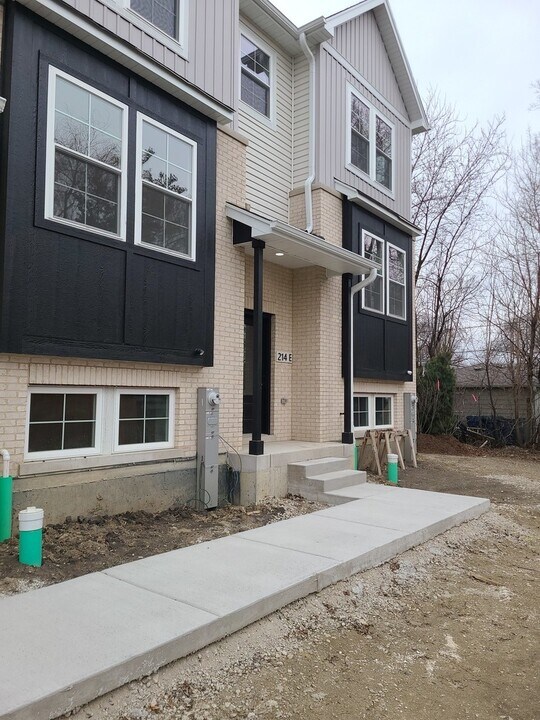 214 N Walnut St in Bensenville, IL - Building Photo