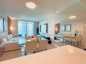 1100 S Miami Ave, Unit 2507 in Miami, FL - Foto de edificio - Building Photo