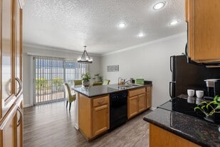 Sundial Apartments in Anaheim, CA - Building Photo