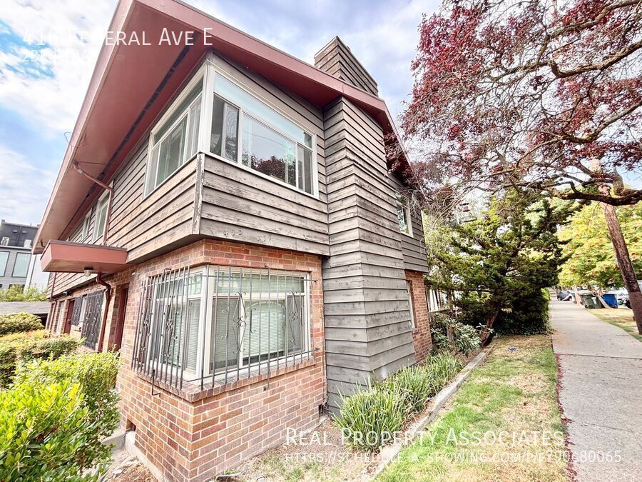 415 Federal Ave E in Seattle, WA - Building Photo
