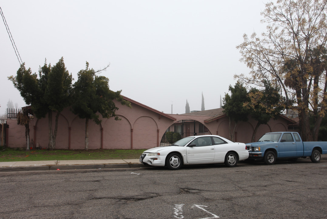 300-340 Clifford Ave in Turlock, CA - Building Photo