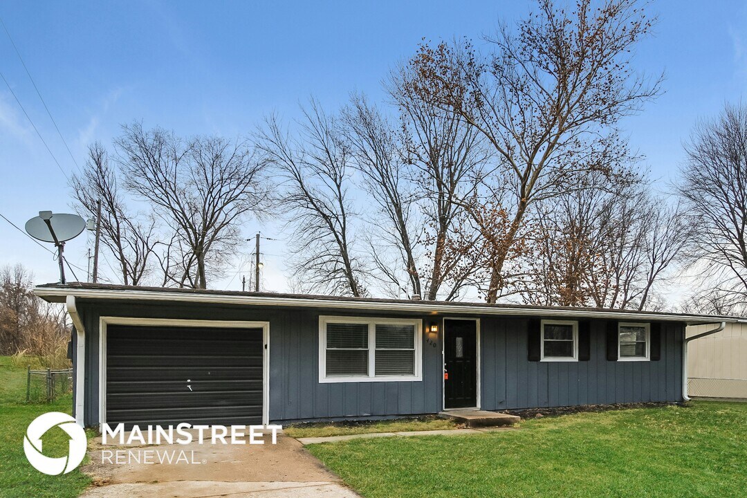 420 Holiday Dr in Lansing, KS - Building Photo
