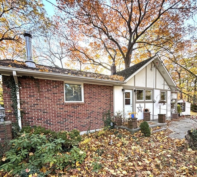 property at 1931 Lakeshore Rd