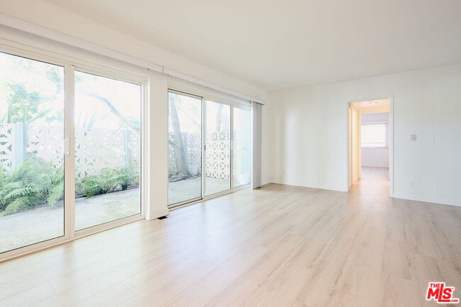 7712 Pso Del Rey in Los Angeles, CA - Building Photo - Building Photo