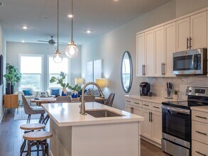 4507 E Martin Luther King Jr Blvd in Austin, TX - Building Photo - Building Photo