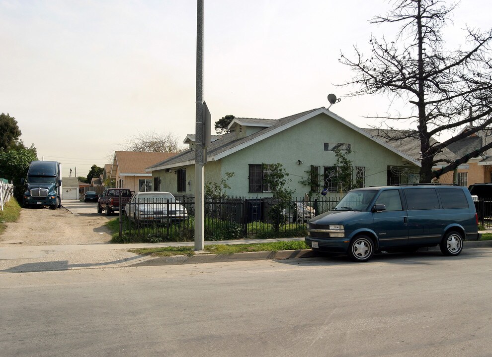 10600 Felton Ave in Inglewood, CA - Foto de edificio