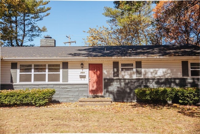 2923 E Eastmoor Dr in Springfield, MO - Building Photo - Building Photo