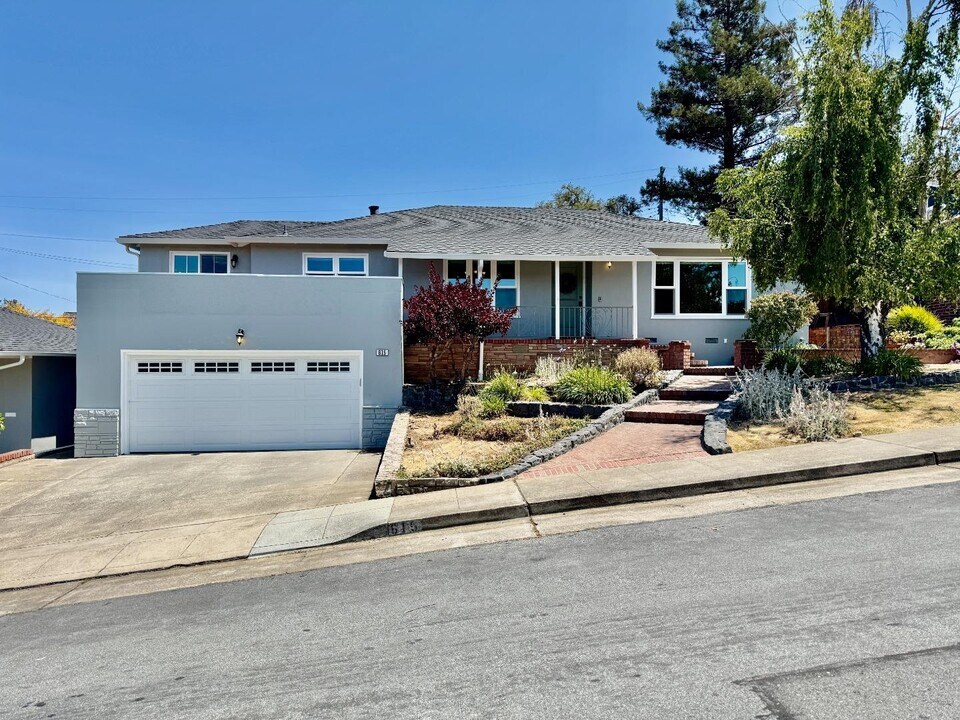 615 Hobart Ave in San Mateo, CA - Building Photo