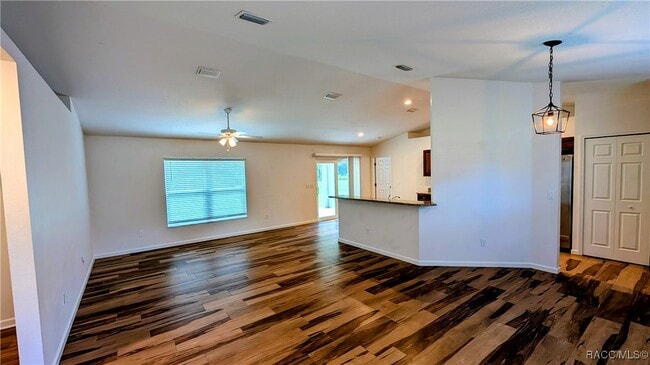 1215 S Rock Crusher Rd in Homosassa, FL - Building Photo - Building Photo