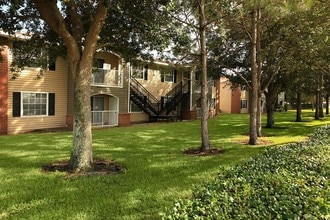 Lakeland Landing Apartments in Lakeland, FL - Foto de edificio - Building Photo