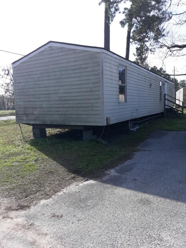 472 Ruben Wells Rd in Hinesville, GA - Building Photo - Building Photo