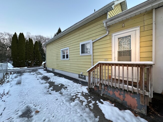 property at 715 Rear Mabel St