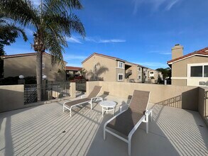 7545 Charmant Dr in San Diego, CA - Building Photo - Building Photo