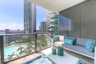 650 NE 32nd St in Miami, FL - Building Photo - Building Photo