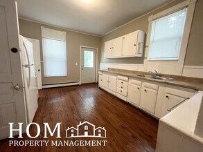 229 Center St, Unit 1 in Mankato, MN - Foto de edificio - Building Photo