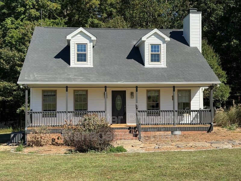 7472 Middlestream Rd in Browns Summit, NC - Building Photo