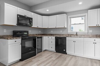 28 Greenwood Ave in Weymouth, MA - Building Photo - Building Photo
