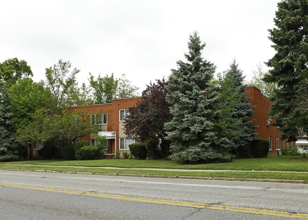 2435 Noble Rd in Cleveland Heights, OH - Foto de edificio