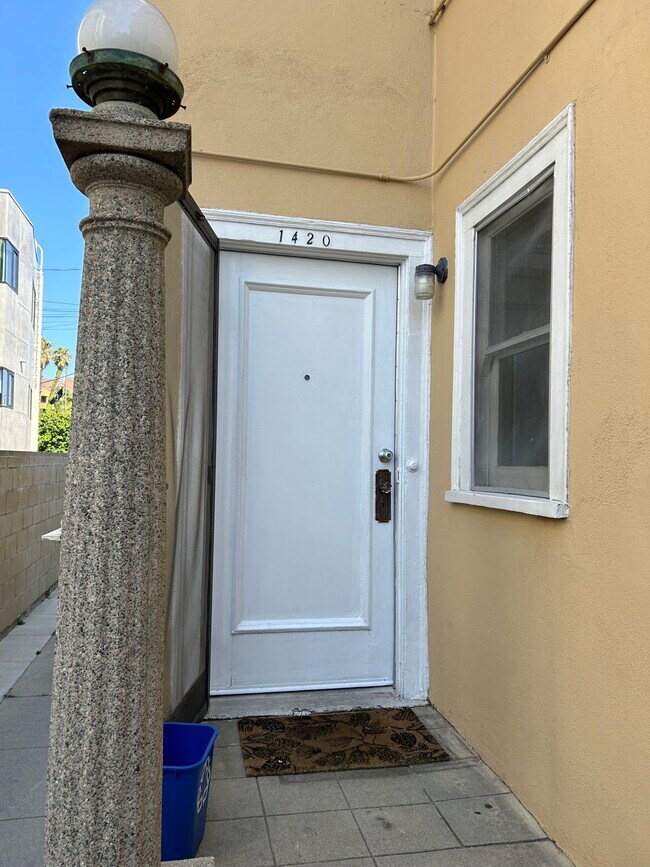 1418 N Las Palmas Ave in Los Angeles, CA - Building Photo - Building Photo