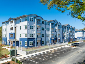 Madison Shores in Pensacola, FL - Building Photo - Building Photo