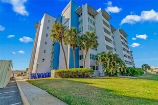 500 Treasure Island Causeway in Treasure Island, FL - Building Photo