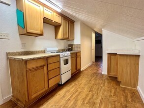 1002 Gregg St, Unit B in Denton, TX - Building Photo - Building Photo