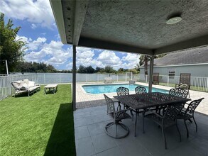 5708 S Plum Bay Pkwy in Tamarac, FL - Building Photo - Building Photo