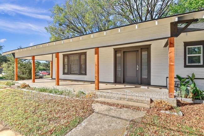 property at 1115 S Rusk Ave