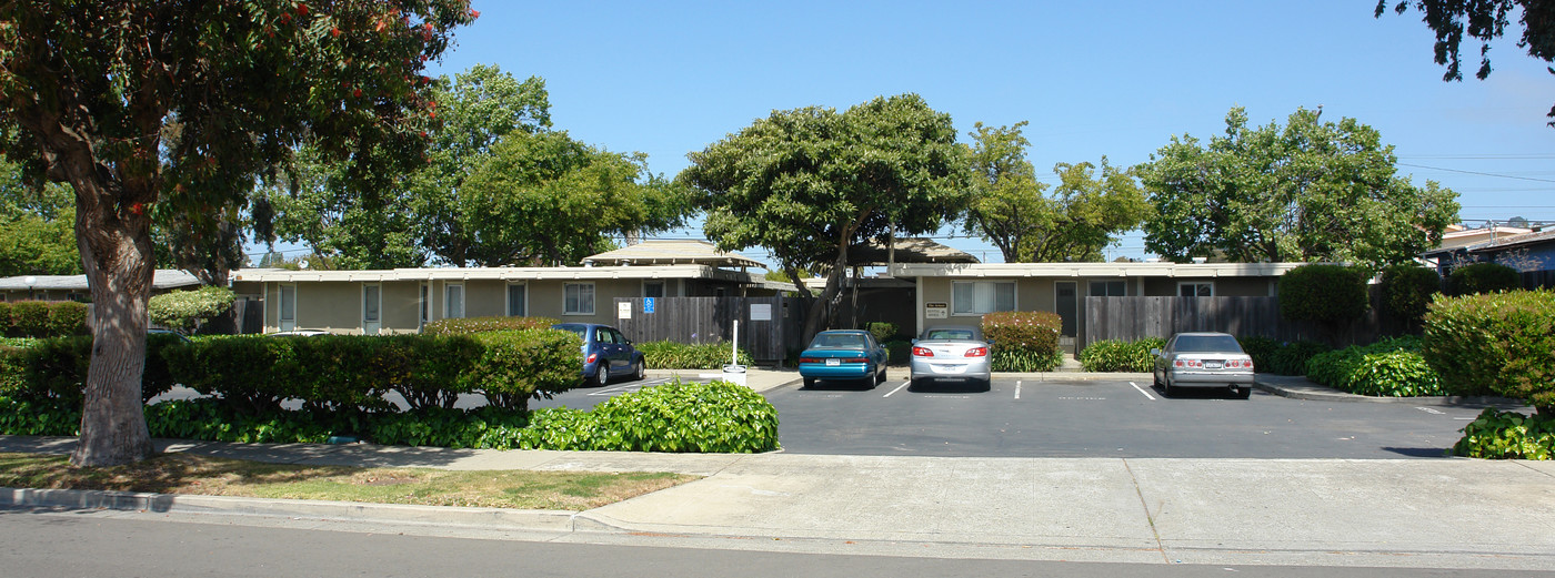 The Arbors Apartments in Richmond, CA - Building Photo