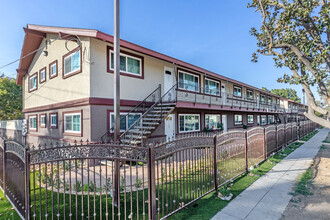 University Palace in Fresno, CA - Building Photo - Building Photo