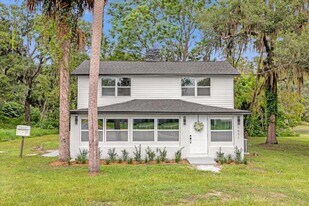 5851 SE Drew Rd in Belleview, FL - Building Photo