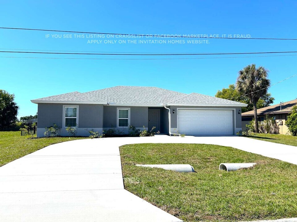 1316 NE 24th Ave in Cape Coral, FL - Building Photo