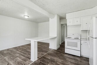 2215 Mt Olivet Rd in Kalamazoo, MI - Building Photo - Building Photo