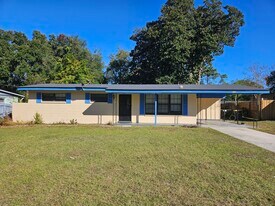 2211 Patou Dr W in Jacksonville, FL - Building Photo