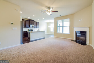 1605 Danube Ct in Atlanta, GA - Foto de edificio - Building Photo