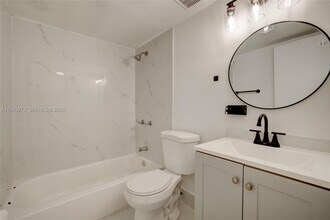 1740 Funston St in Hollywood, FL - Building Photo - Building Photo