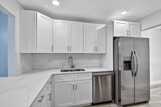 5985 Forest Hill Blvd, Unit 202 in West Palm Beach, FL - Building Photo - Building Photo