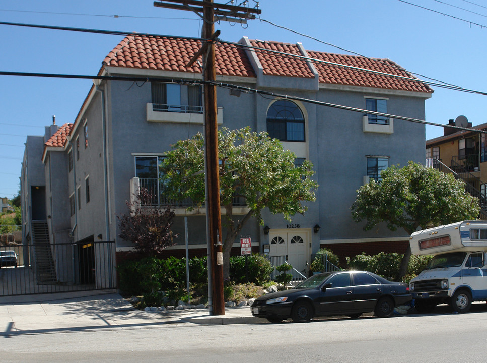 Tujunga Manor in Tujunga, CA - Foto de edificio