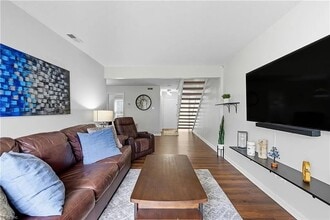 5025 Clairmont Ct in Virginia Beach, VA - Building Photo - Building Photo