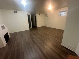 4422 S Saint Lawrence Ave, Unit B in Chicago, IL - Building Photo