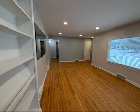 301 Leif Erikson Dr, Unit 301 in Decorah, IA - Building Photo - Building Photo