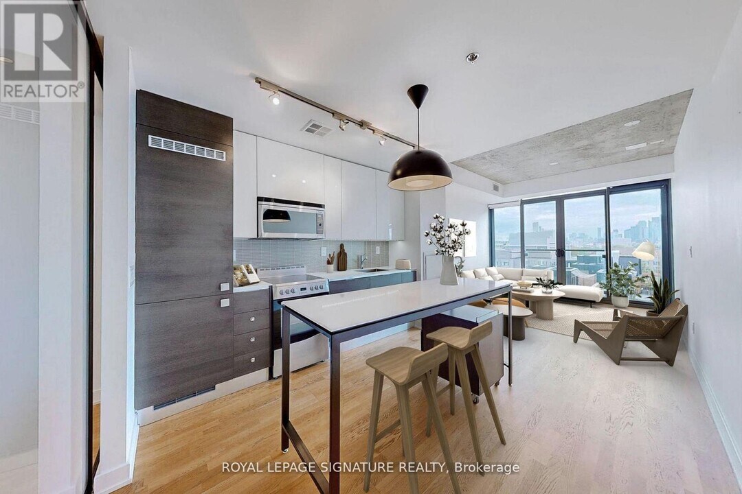 8 Dovercourt Rd in Toronto, ON - Building Photo