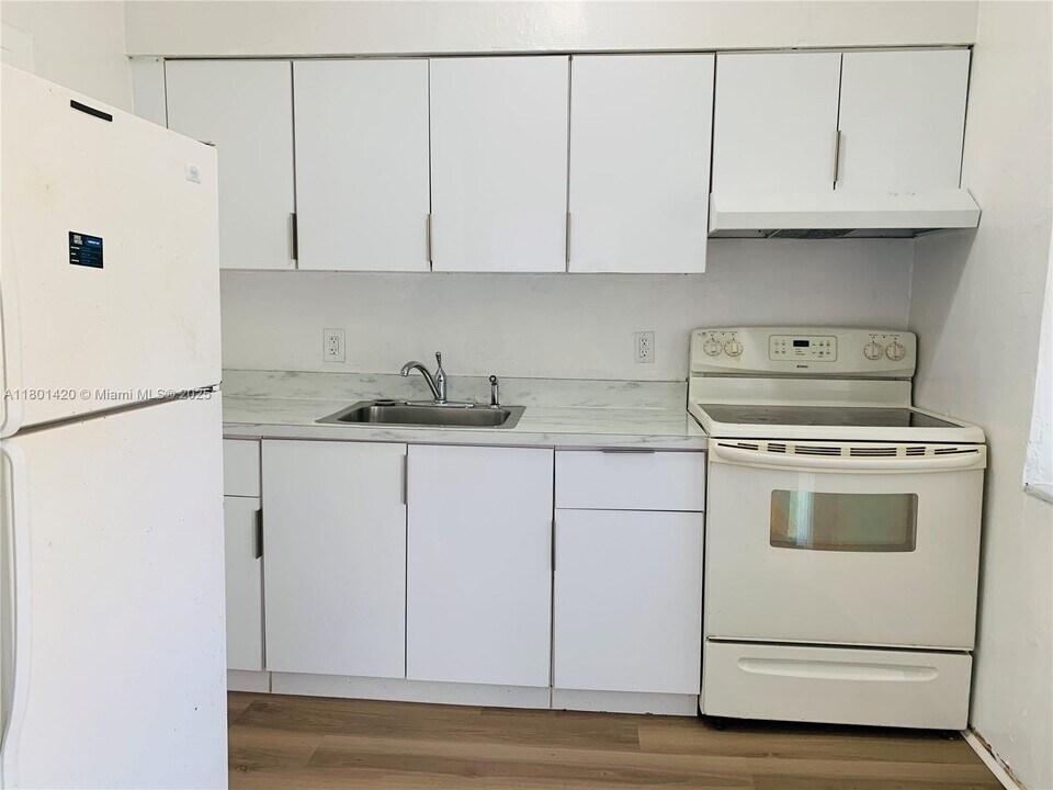 691 NE 86th St in Miami, FL - Building Photo