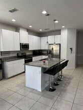 8057 Sweet Orange Ave in Winter Garden, FL - Foto de edificio - Building Photo