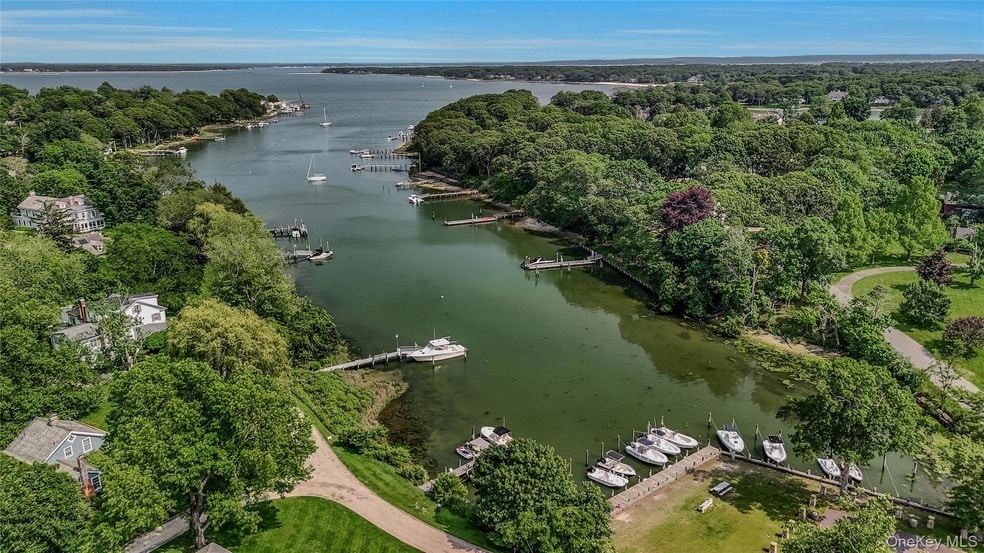 400 Town Creek Ln, Unit 72L in Southold, NY - Building Photo