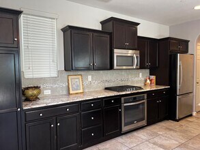 7037 N Creative Dr in Fresno, CA - Building Photo - Building Photo