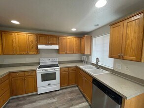4255 Studio Ct NE in Salem, OR - Building Photo - Building Photo