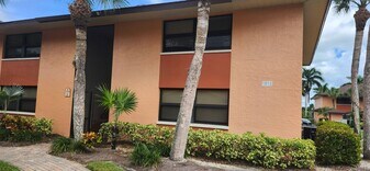 1512 Mainsail Dr in Naples, FL - Building Photo