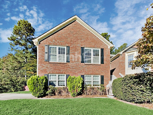 property at 2044 Lakeland Dr